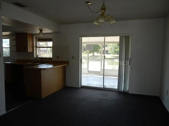 3rd image of 3581 Beacon Dr
