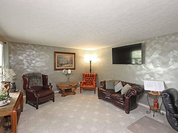 4th image of 810 Fairway Dr