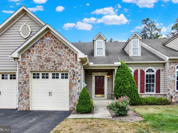 1011 Stream View Ln #27, York, PA 17403
