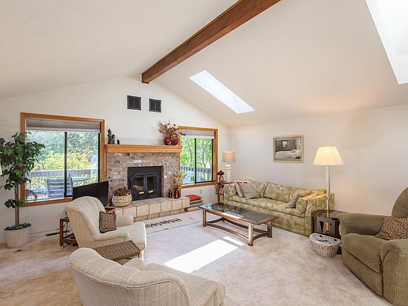 4th image of 1036 Oak Knoll Dr