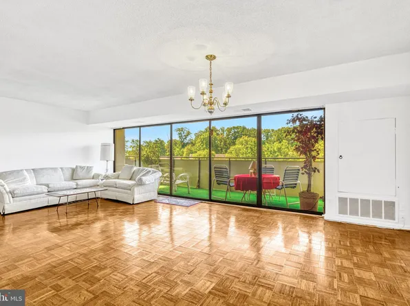 5300 Columbia Pike APT 910, Arlington, VA 22204