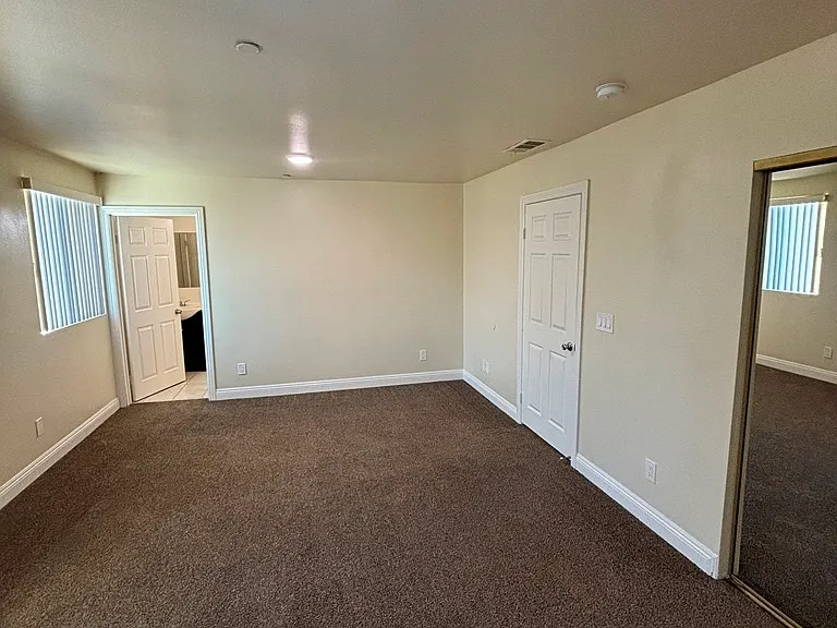 1337 W 55th St — Photo 16