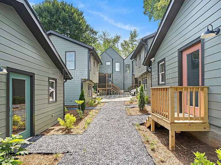 1081 Hill St SE #E — Photo 10