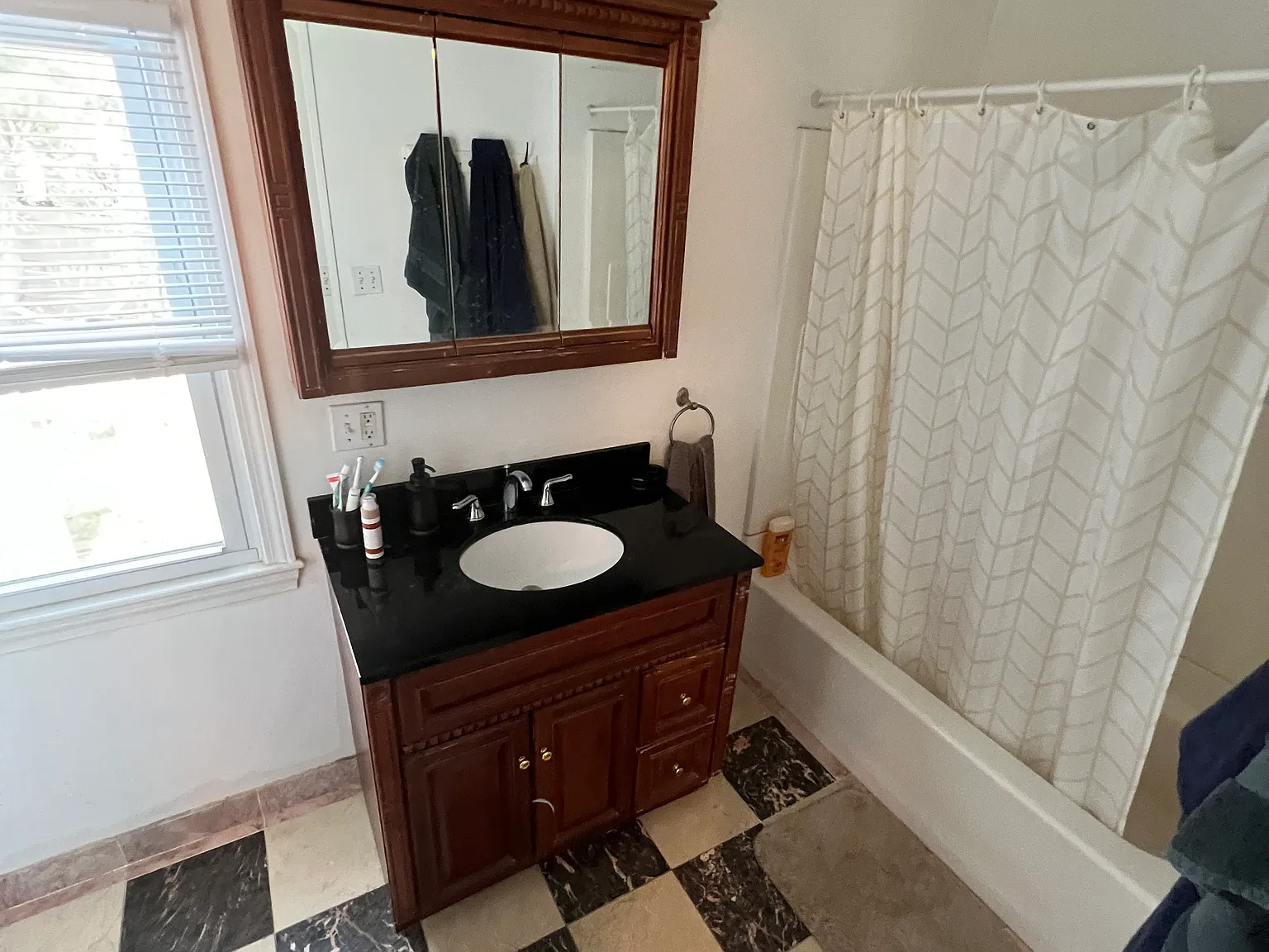 4 bed, 1200 sqft, $4,950 — Photo 4
