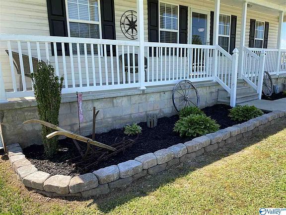 3rd image of 282 Maplewood Ln
