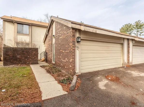 7381 Radcliff Dr, West Bloomfield, MI 48322