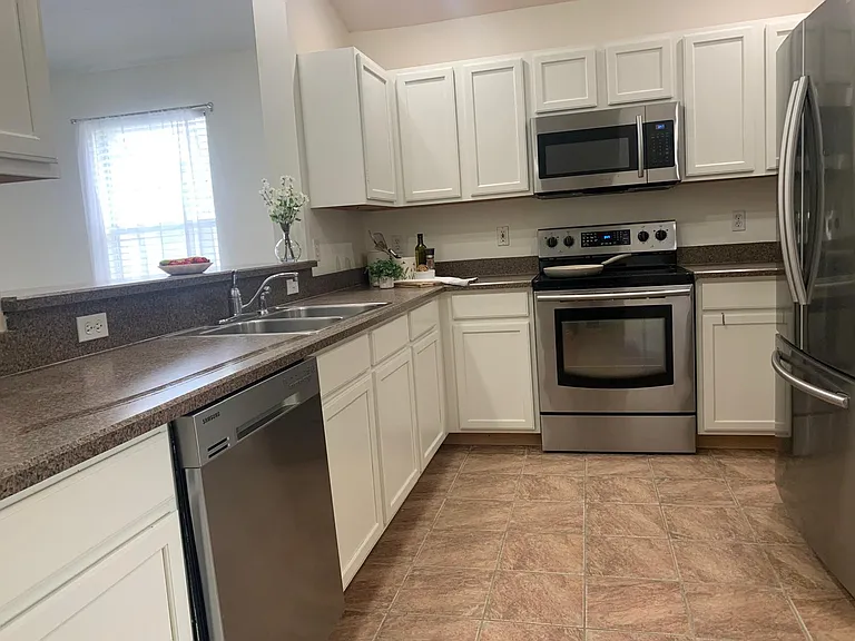 512 Silverbell Ct — Photo 6