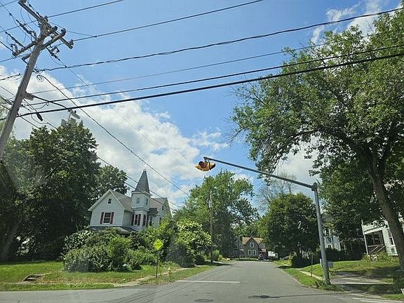 5th image of 42 Garfield St