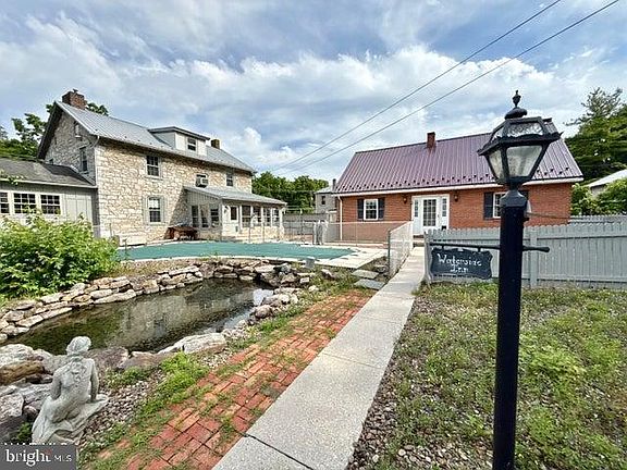 3rd image of 2469 Woodbury Pike