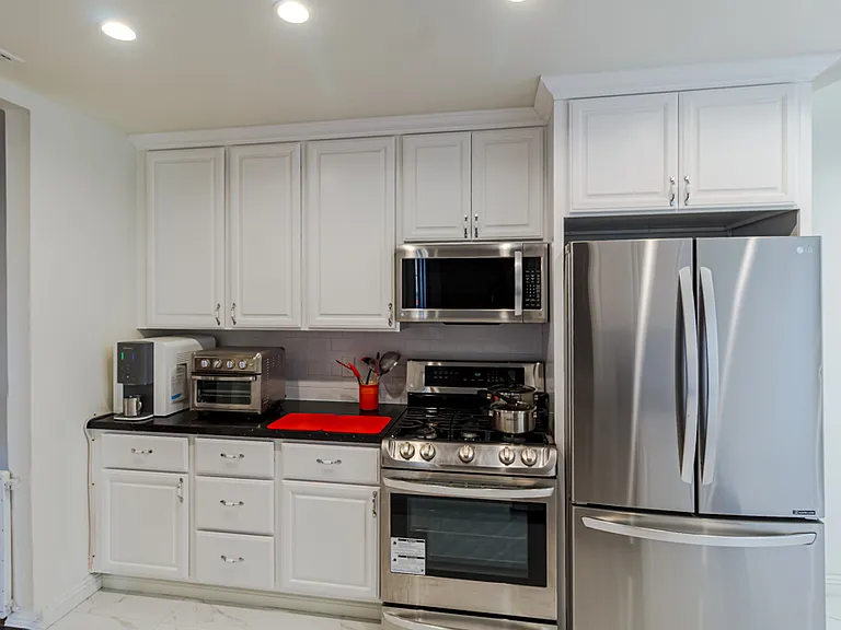 326 Westminster Ave #Penthouse 404 — Photo 10