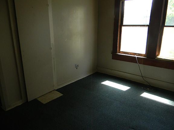 4th image of 4030 Vincent Ave
