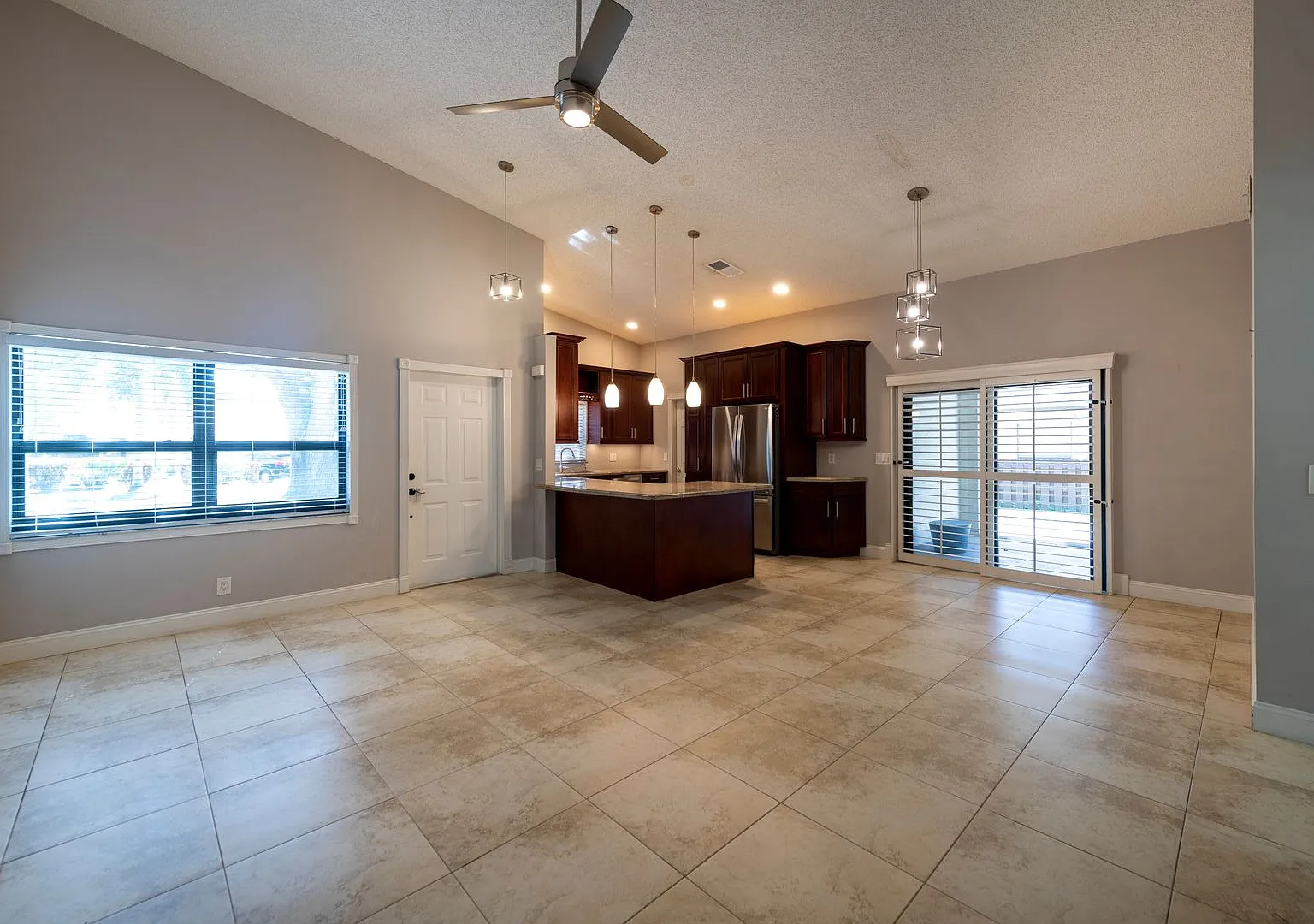 Renovated 2-Bedroom Duplex with Garage & Private Backyard in Plantation — Photo 1