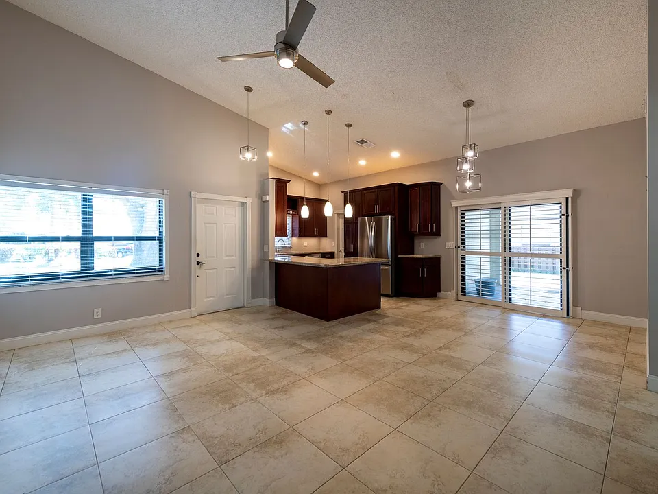 325 NW 65th Ter