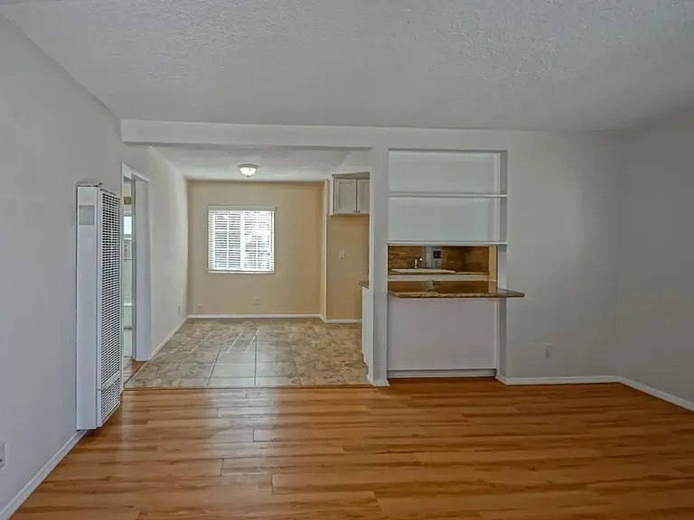 1815 Clark Ln — Photo 7