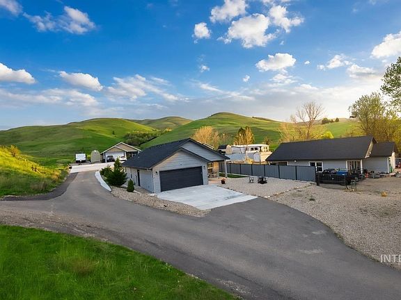 3rd image of 109 3rd Street Cir #B