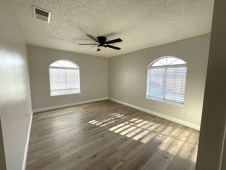 8101 Jacaranda Ave — Photo 14