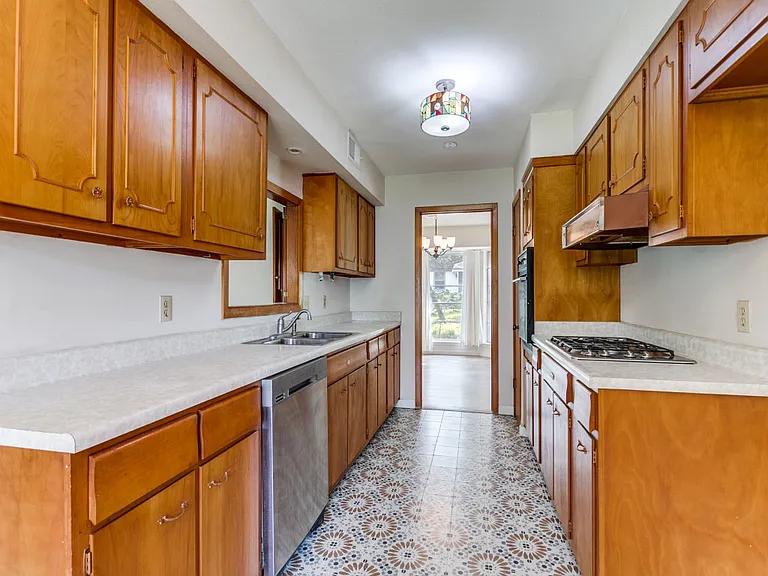 3551 Red Oak Ln — Photo 8