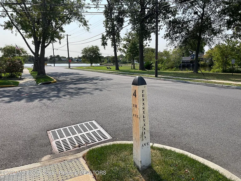 300 4th Ave — Photo 31