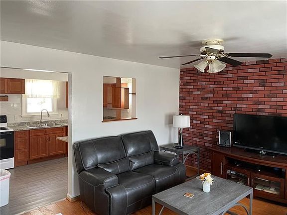 3rd image of 810 South St
