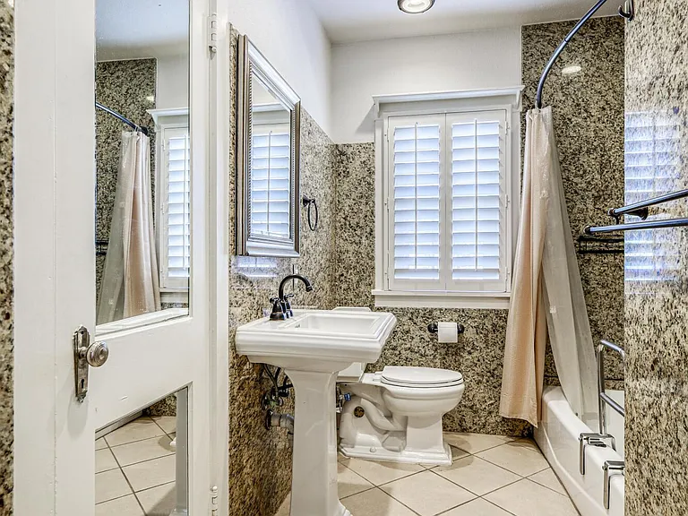 715 E Robinson Ave — Photo 30