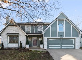 8029 Cottonwood St, Lenexa, KS 66215