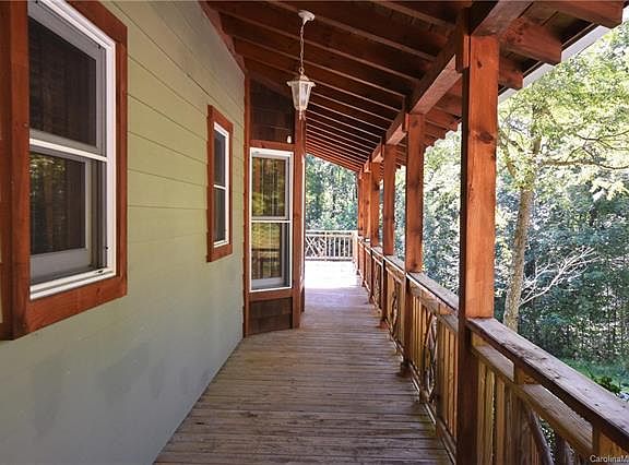 3rd image of 64 Loafer Ln