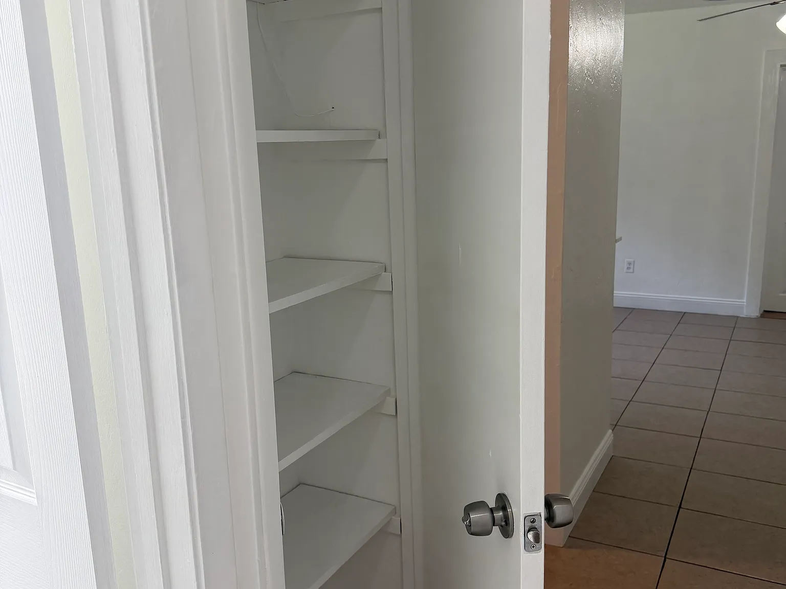 3 bed, 1294 sqft, $1,800 — Photo 2