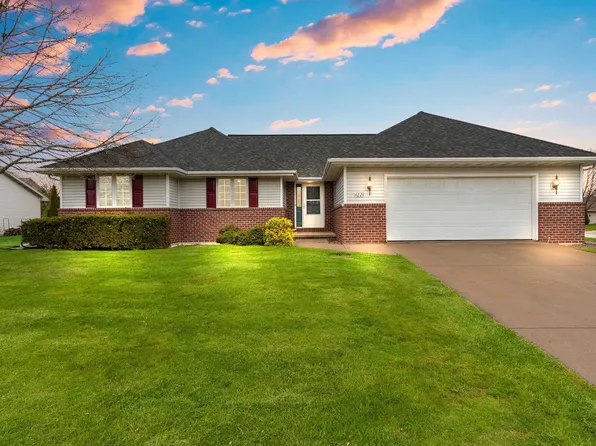 1226 Drews Dr, De Pere, WI 54115