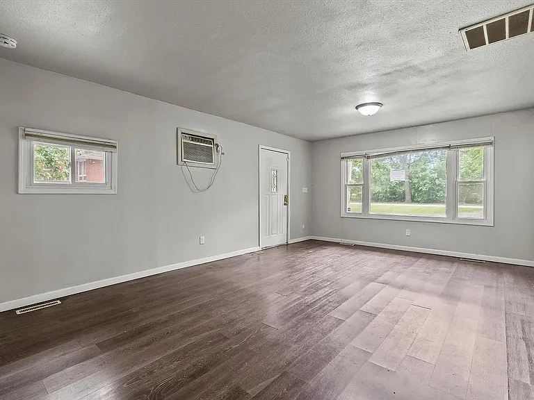 2568 W 19th Pl — Photo 3