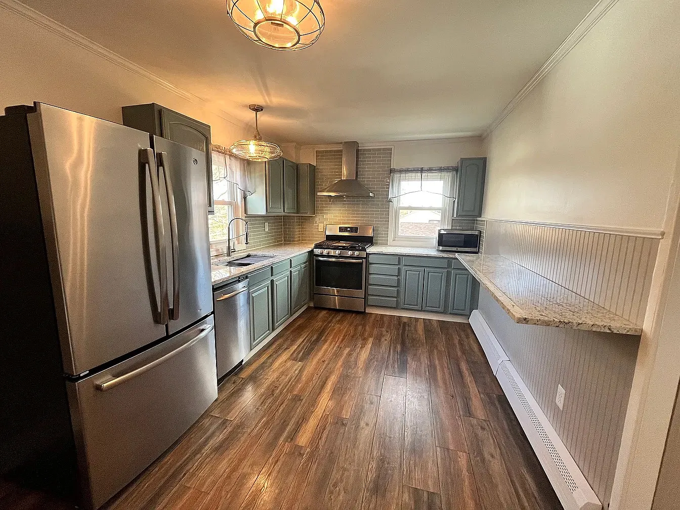 3 bed, 1100 sqft, $2,200 — Photo 1