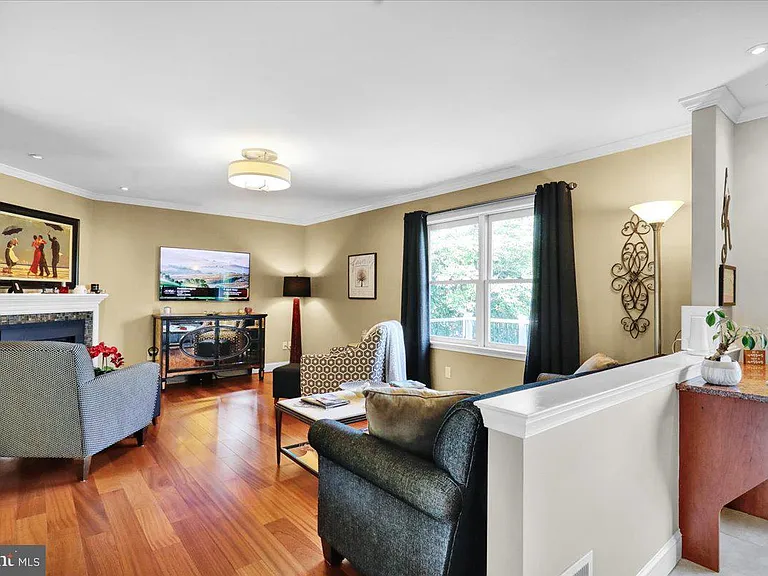 4324 Glenside Dr — Photo 6