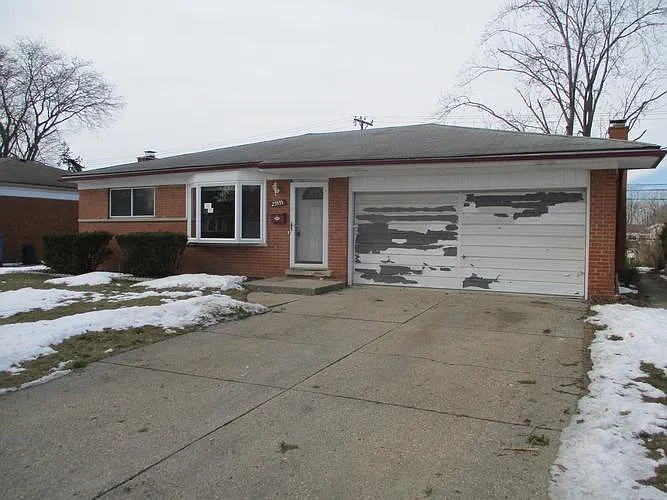 25555 Thomas Dr photo 1