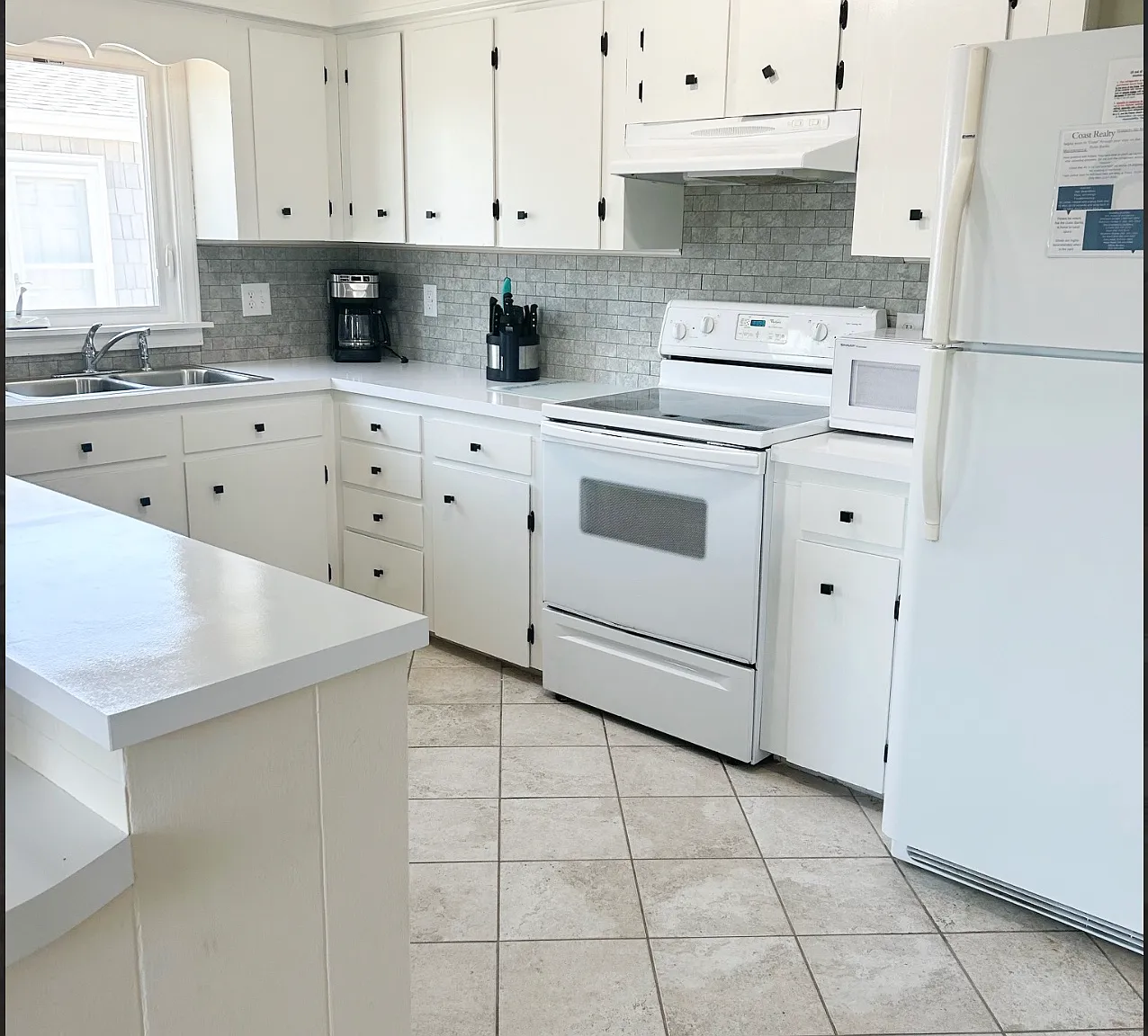 3 bed, 1080 sqft, $2,500 — Photo 3