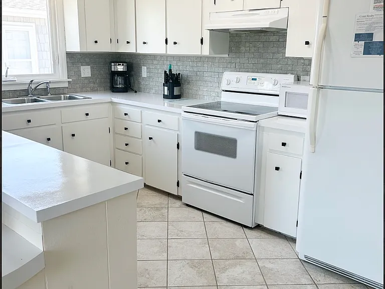 107 Raleigh Ave #107 — Photo 3