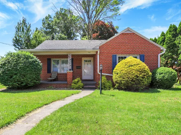 439 S 8th St, Chambersburg, PA 17201