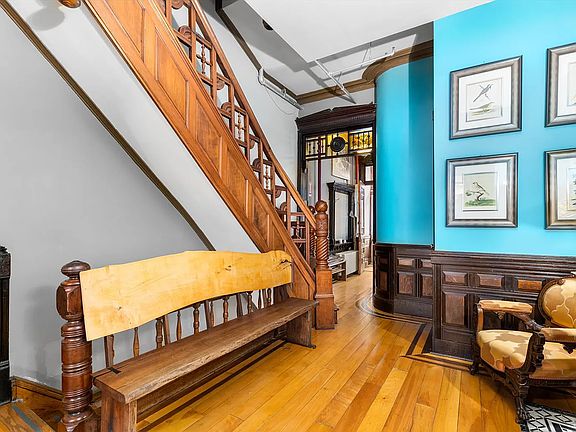 3rd image of 210 W 122nd St #1