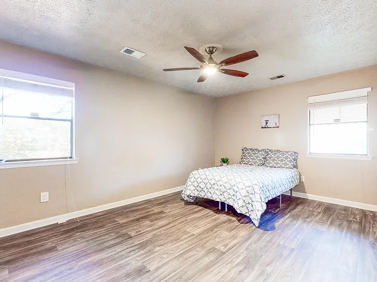 383 Wesley Park Dr #1 — Photo 2