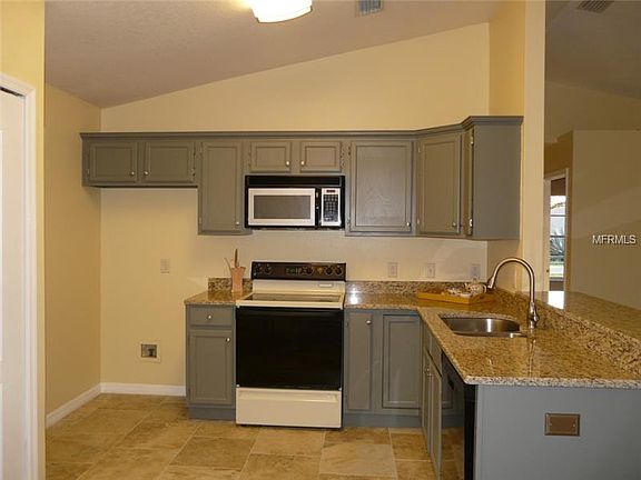 3rd image of 15504 Seymour Ln