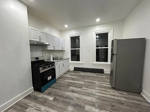 111 Kensington St Photo 1