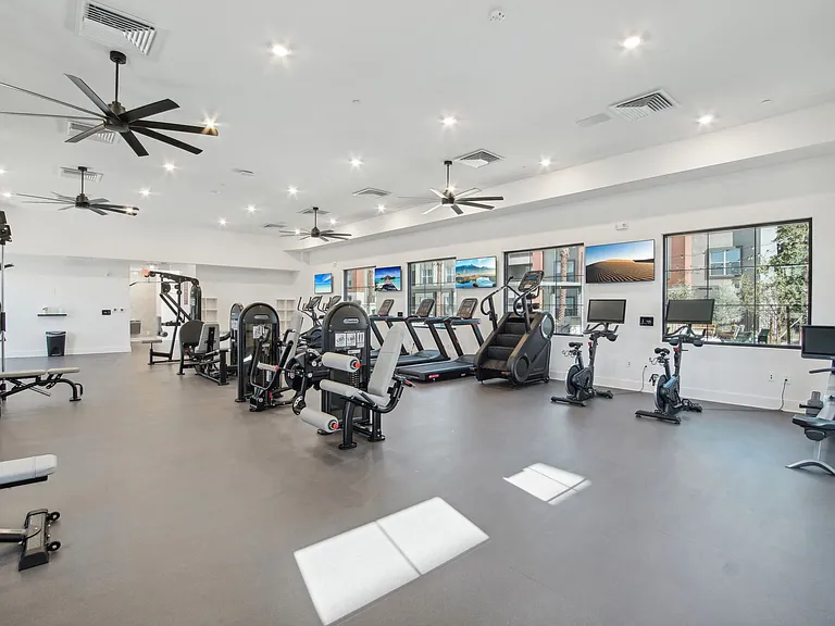 The Maddox Luxury Apartments — Photo 40