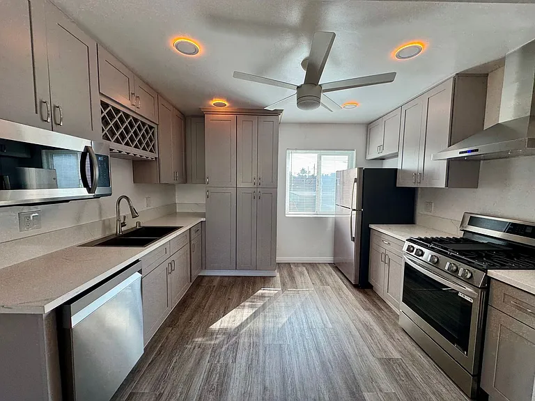 1027 Roswell Ave #4 — Photo 10
