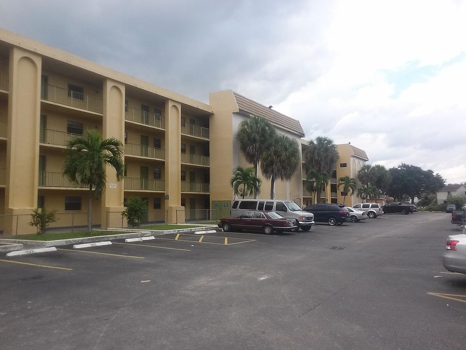 1st image of 2111 NE 55th Ave #209