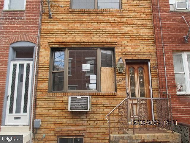 1st image of 2011 S Hutchinson St