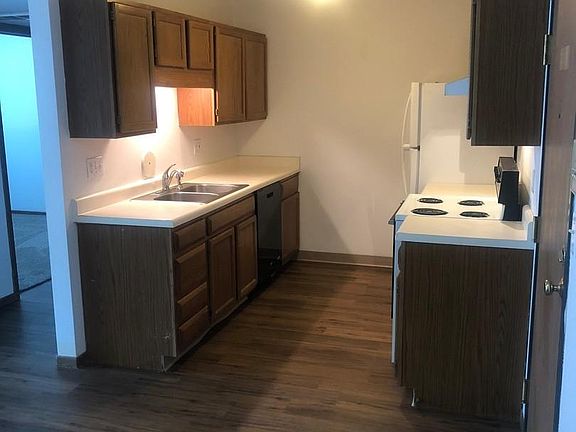 2nd image of 802 6th St Unit 105