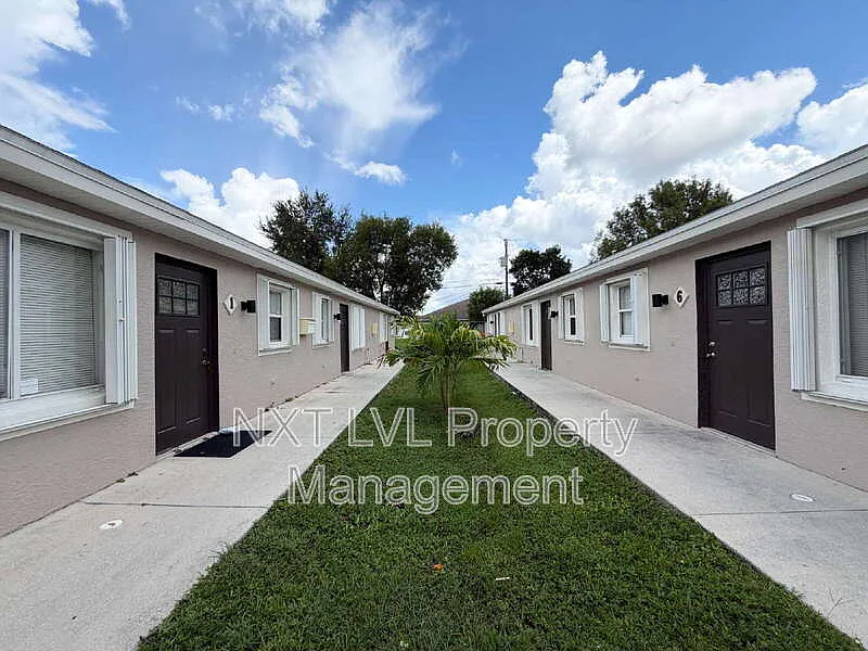 1321 SE 8th Ave #4