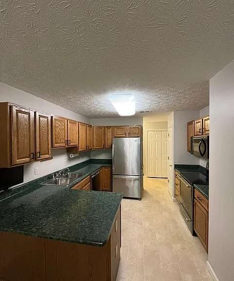 302 Rose Hill Ln — Photo 7