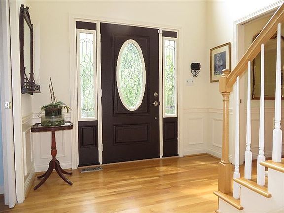 3rd image of 825 Meadowbrook Dr