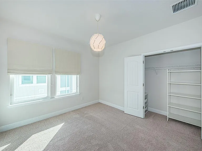 815 Burlington Ave N — Photo 40