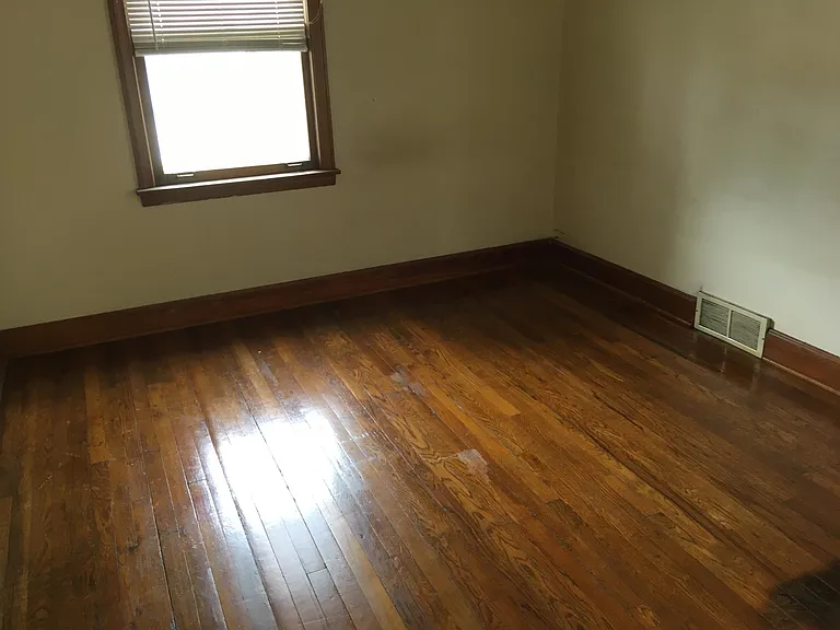 421 W High St — Photo 2