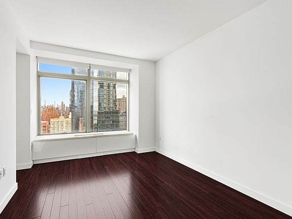 4th image of 123 Washington St APT 33E